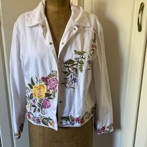 VINTAGE 100% COTTON WHITE FLORAL EMBROIDERED, LINED JACKET.